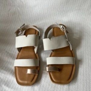 TOMS SANDALS